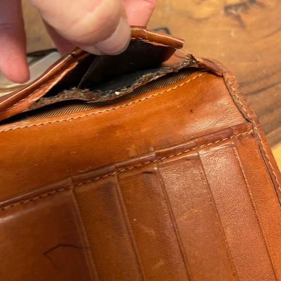 Dooney & Bourke Pebbles Leather Kiss Lock Billfold Wallet - Picture 11 of 11